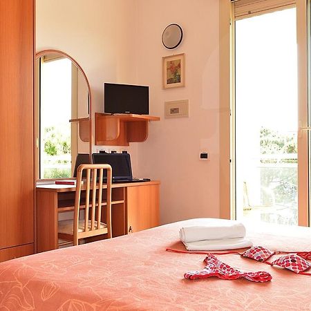 Hotel Bamar Pinarella Ngoại thất bức ảnh