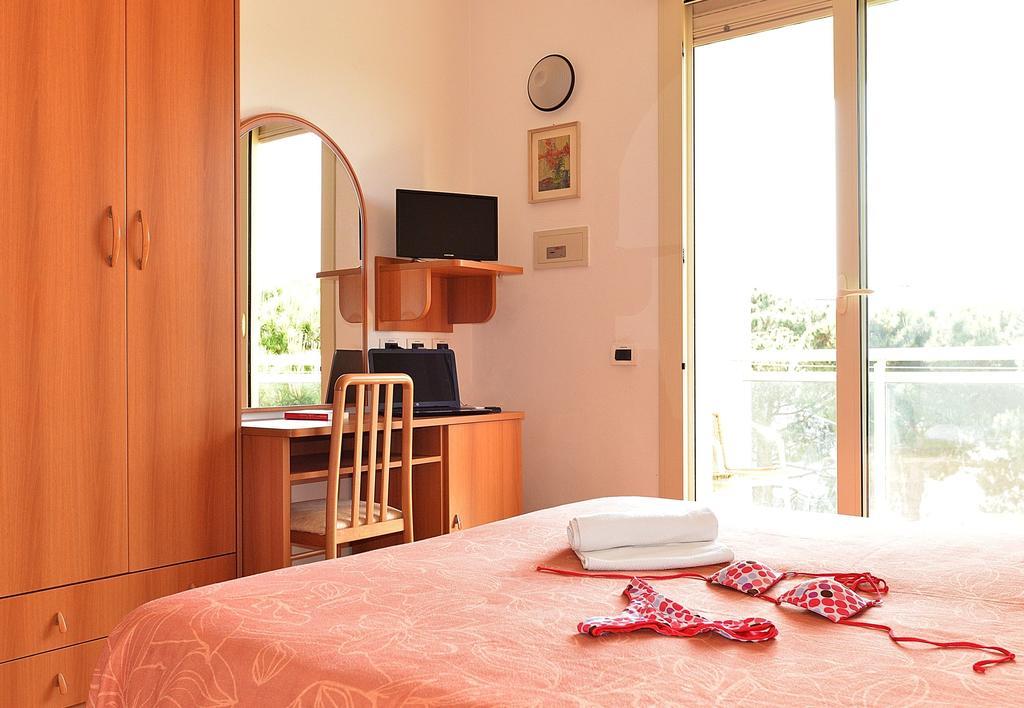 Hotel Bamar Pinarella Ngoại thất bức ảnh