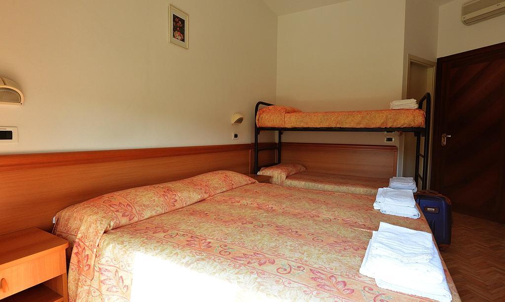 Hotel Bamar Pinarella Ngoại thất bức ảnh