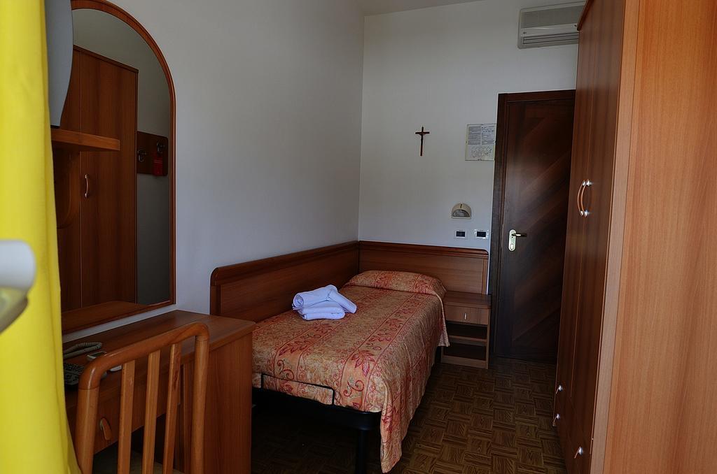 Hotel Bamar Pinarella Ngoại thất bức ảnh