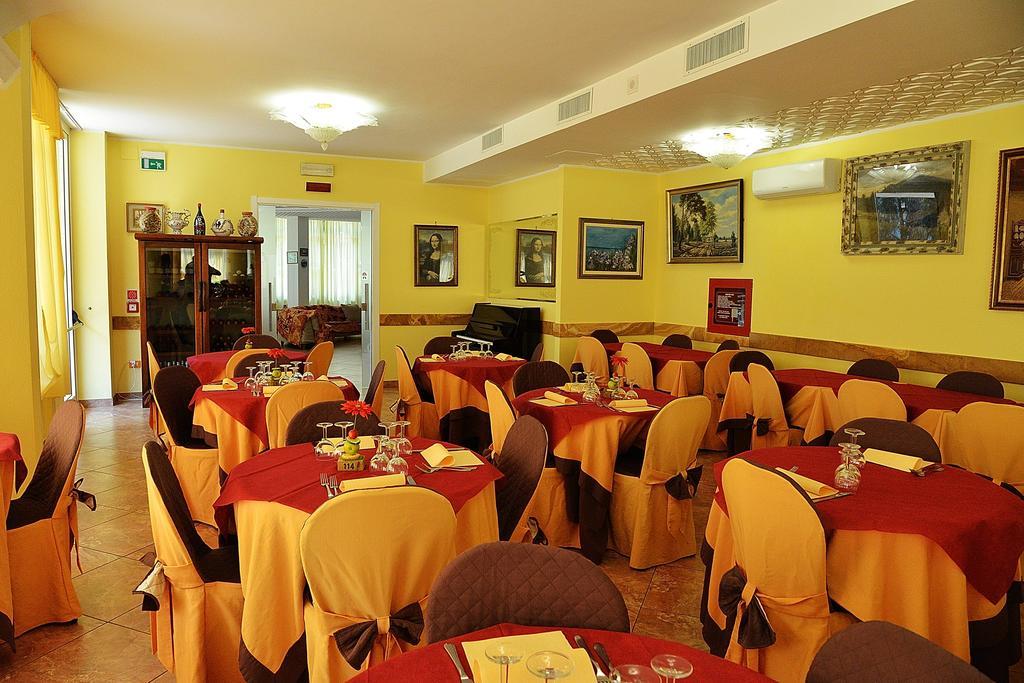 Hotel Bamar Pinarella Ngoại thất bức ảnh