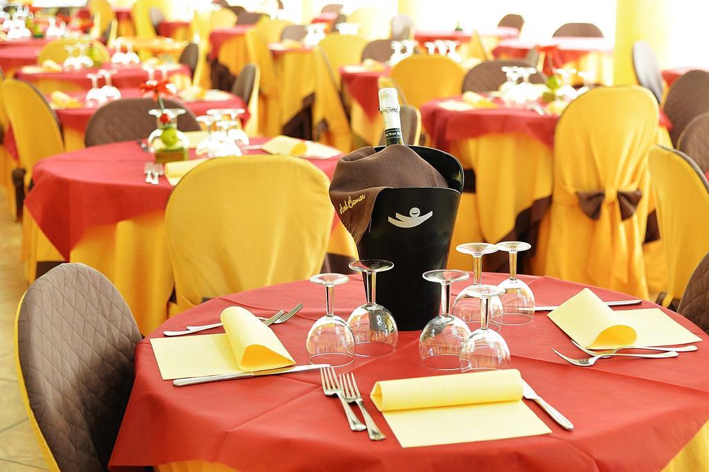 Hotel Bamar Pinarella Ngoại thất bức ảnh