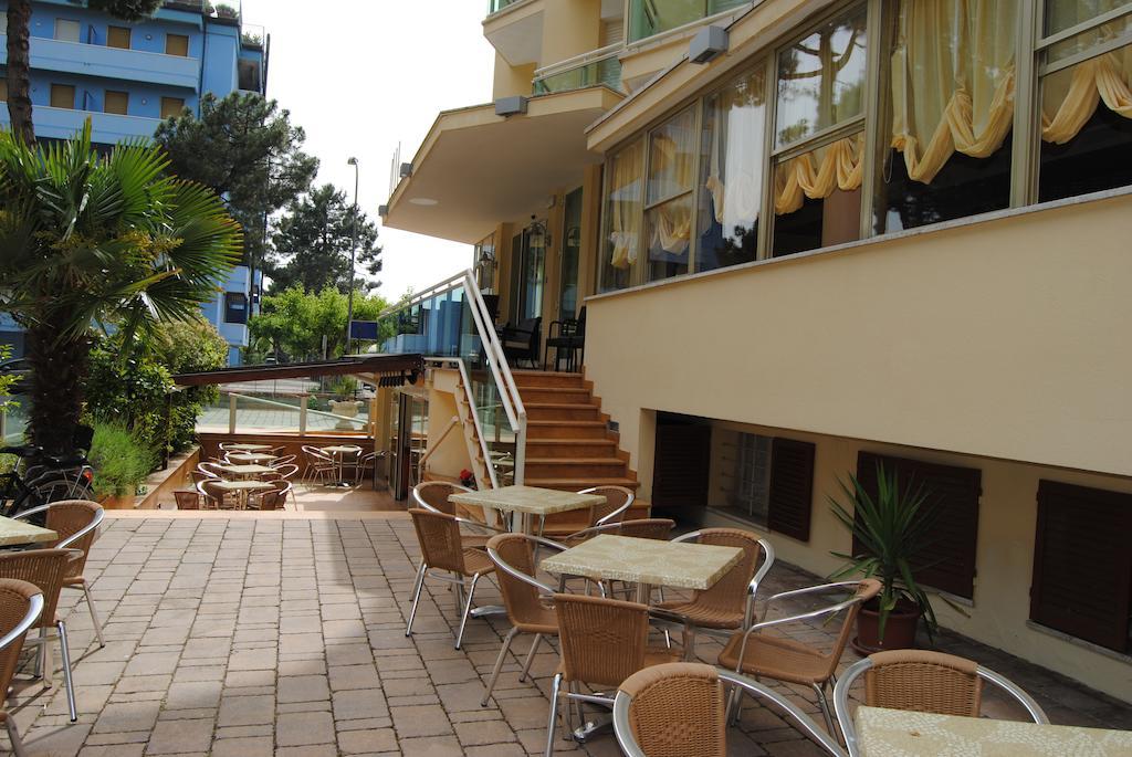 Hotel Bamar Pinarella Ngoại thất bức ảnh