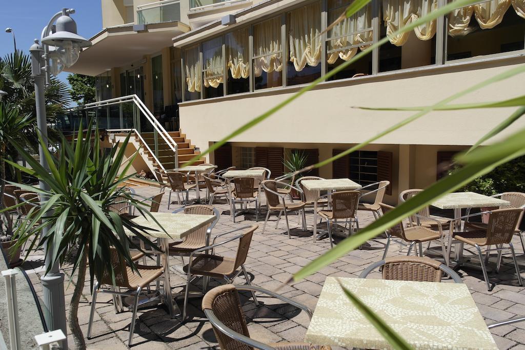 Hotel Bamar Pinarella Ngoại thất bức ảnh